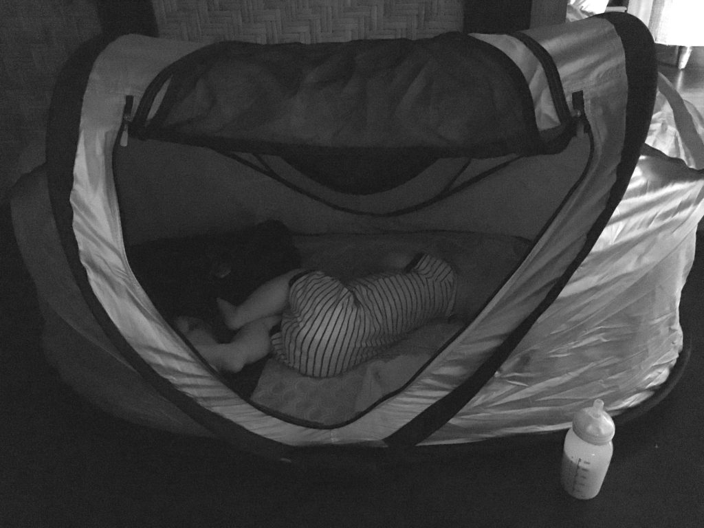Min søns seng/telt på hele turen = tryghed